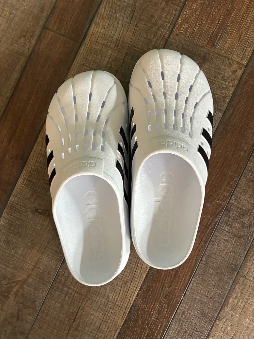 adidas Adilette sz 11 Slip-On Water-Resistant Clogs with White Stripes euc